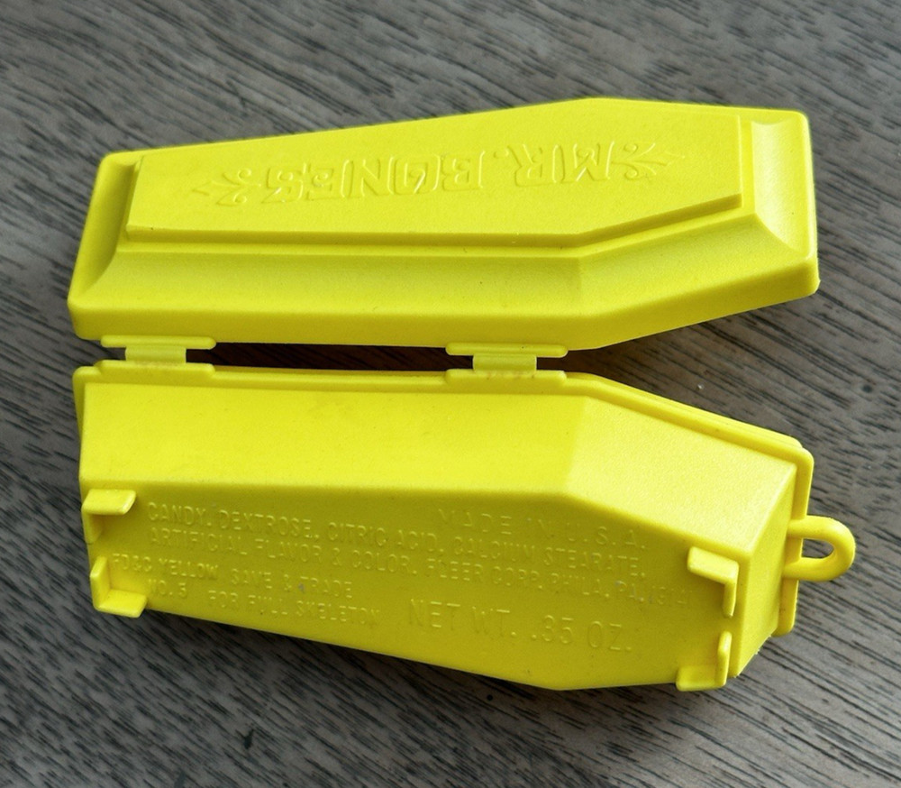 Vintage MR BONES Empty FLEER Yellow Plastic Candy Container COFFIN/CASKET