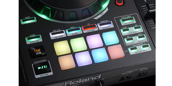 Roland DJ-505 Serato DJ Controller W/Box