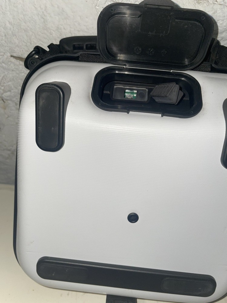 LIFEPAK CR2 Essential - Fully Automatic Defib - Portable Bundle - AED