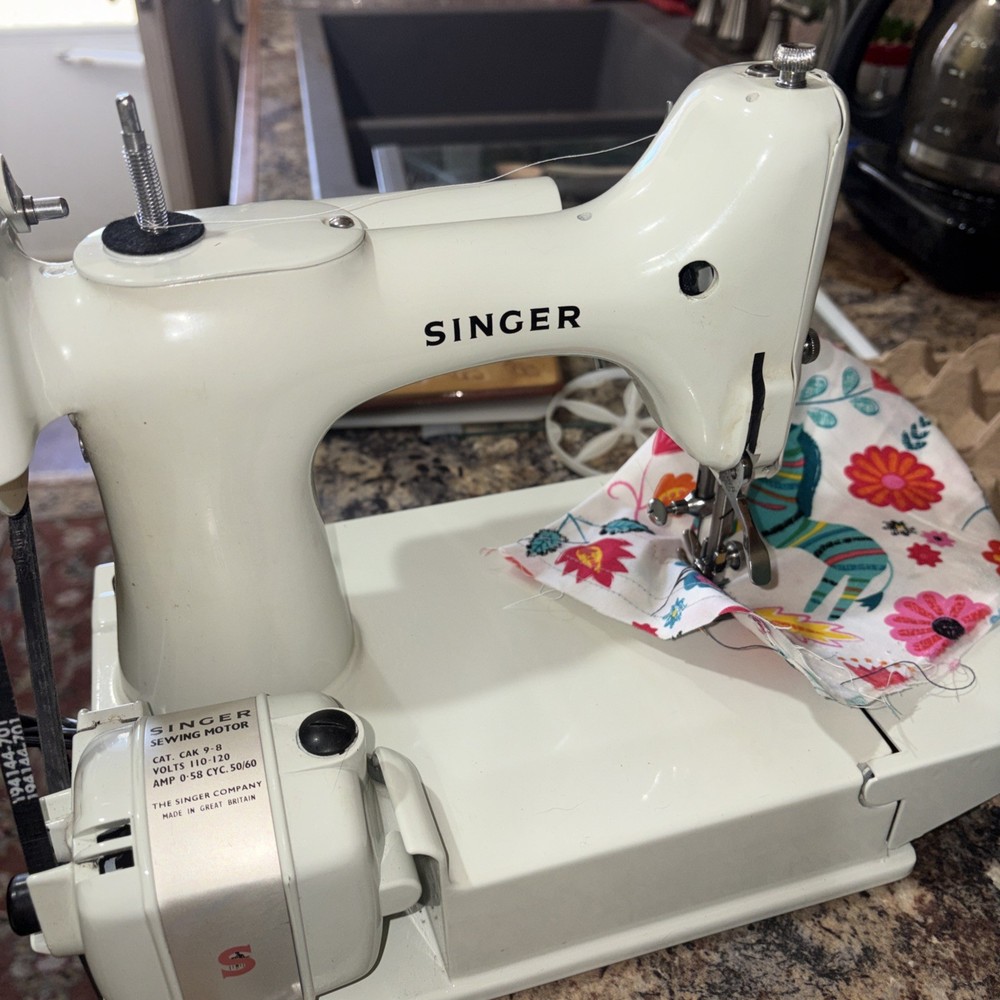 featherweight sewing machine 221 Celery