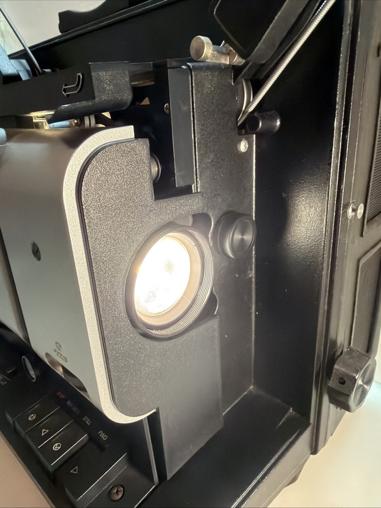 Vintage Singer Instaload/XL16MM Projector 2220 Tested.