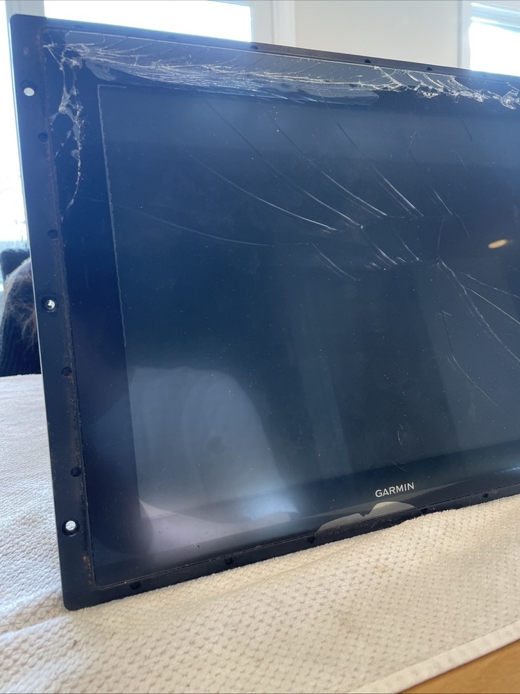 Garmin GPSMAP 8215 Touchscreen Chart Plotter FOR PARTS