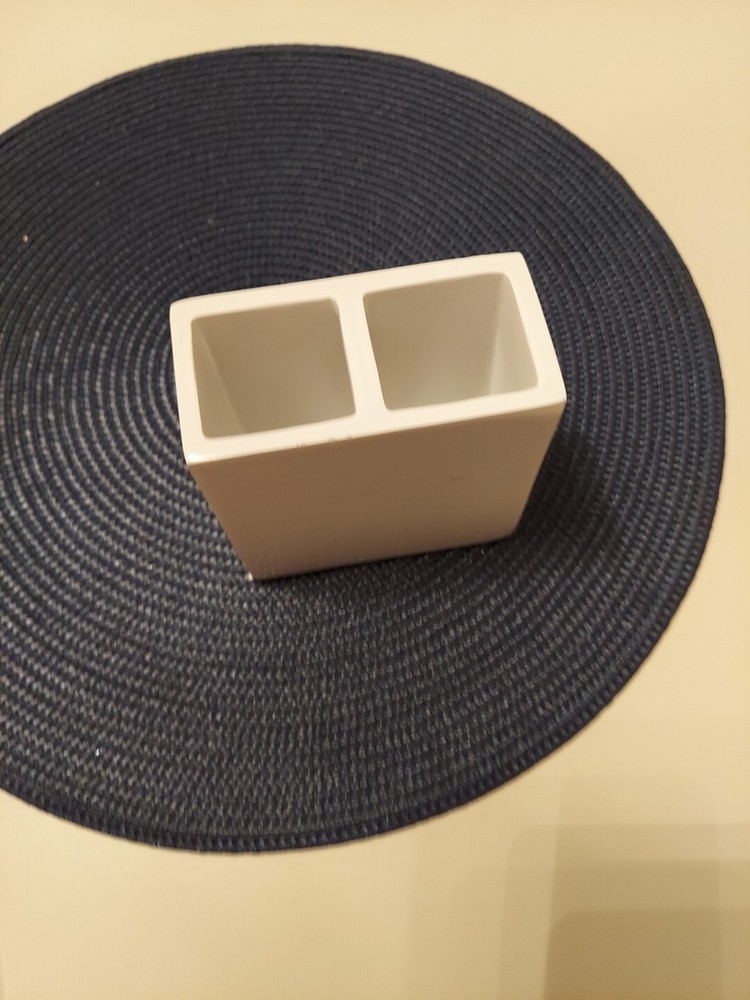 TOOTHBUSH HOLDER WHITE CERAMIC