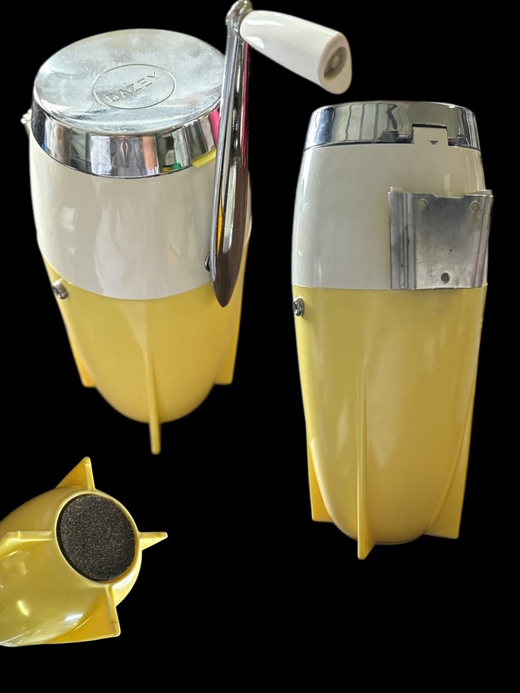 Dazey Retro Ice Crusher Yellow Rocket Iceramic 1950’s