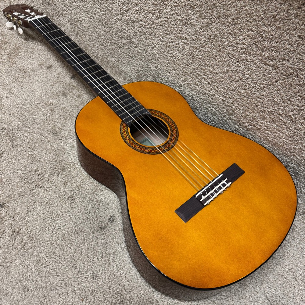 Yamaha C40 PKG Gigmaker Classical w/ Bag & Tuner