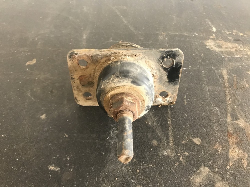 Volvo VNL Hood Latch - Used