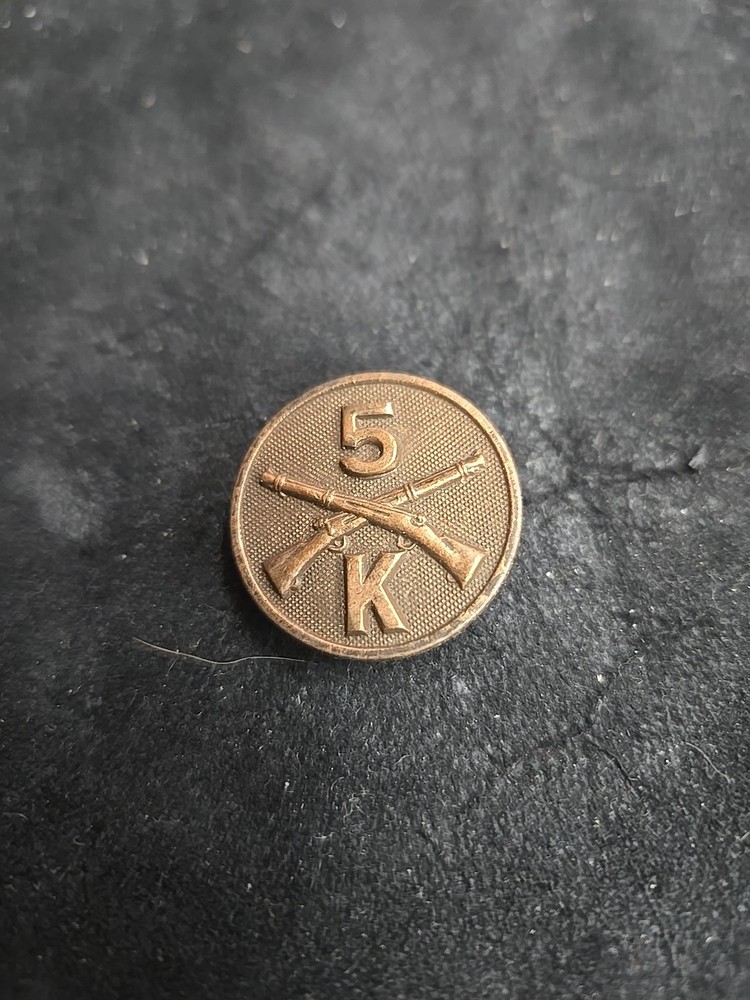 WW1 Collar Disc 5th Infantry