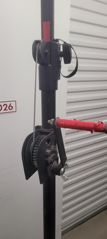 Heavy duty crank up stand