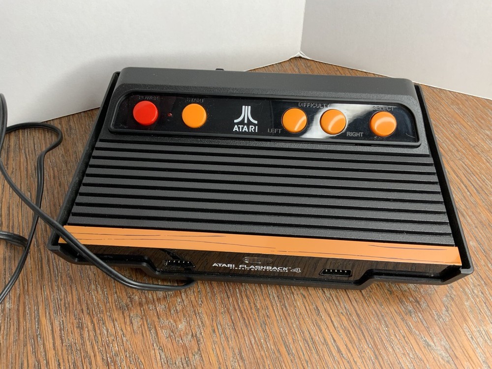 ATARI Retro Black Flashback Classic Video Game Console 4 + Controller