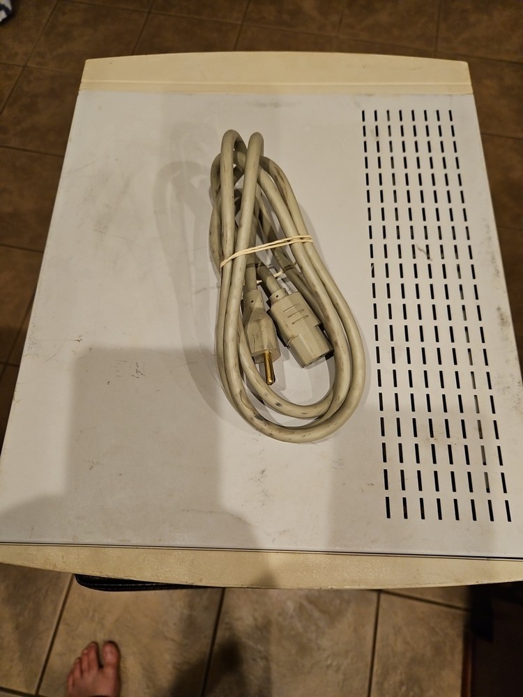 Macintosh Quadra 650 Vintage Apple Computer Powers On NOT Tested