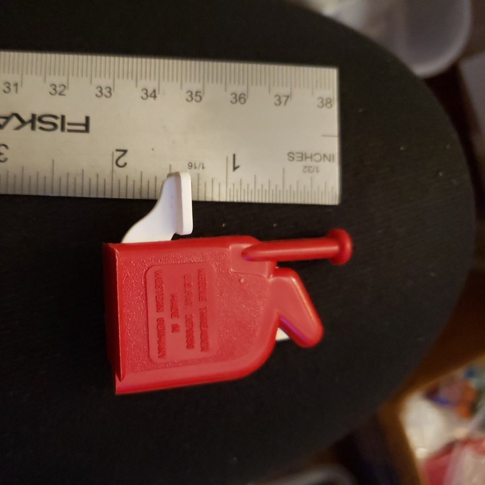 Vintage RED EINFADEL HEXE Plastic Automatic Needle Threader