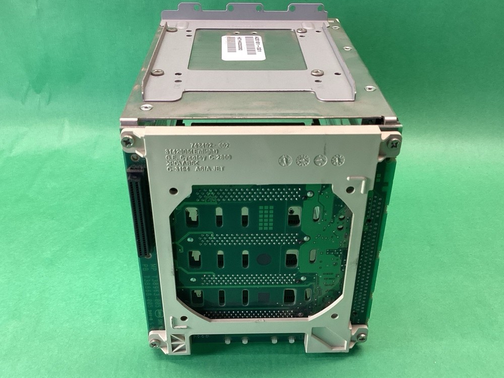 Intel ? Internal Hot Swap 5 SCSI Drive Bays & RAID ? Controller Card - UNTESTED