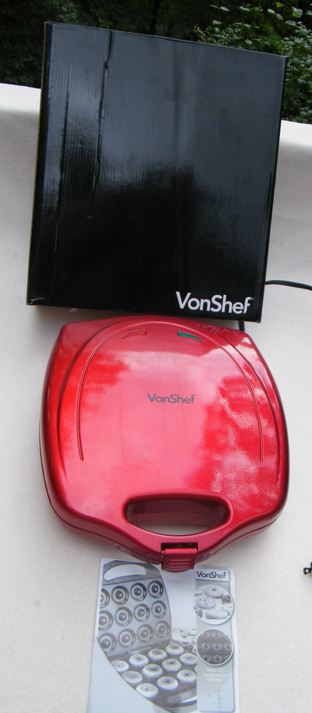 VonShef 12 Mini Doughnut Maker Donut Machine for Kid-Friendly Breakfast/Snacks