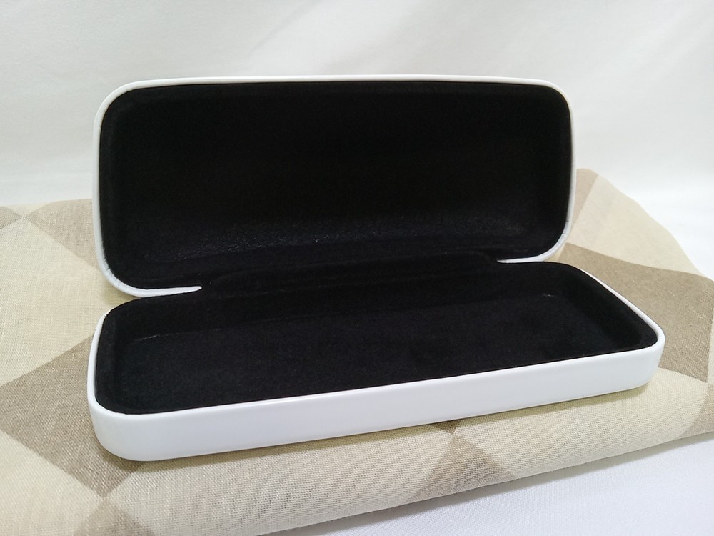 NINE WEST MEDIUM WHITE HARD SUNGLASS CASE
