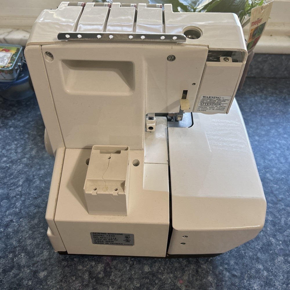 White Speedylock Model 7340 Serger 3/4 Thread Overlock Sewing Machine