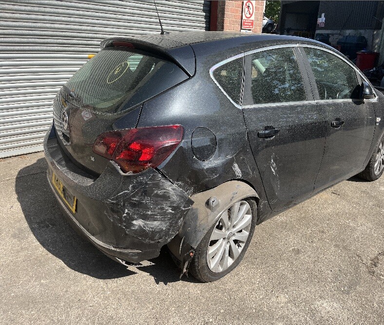 VAUXHALL ASTRA OWNERS MANUAL 2009-2015