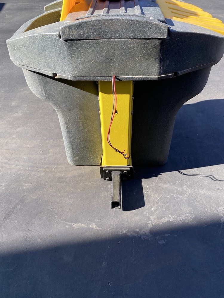 🔥Sno-way 4CU FT- Hitch mounted Salt spreader🔥
