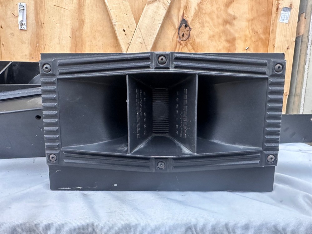 Selenium HC23-25 Horn w/Bracket Pre-JBL  - Seven Available