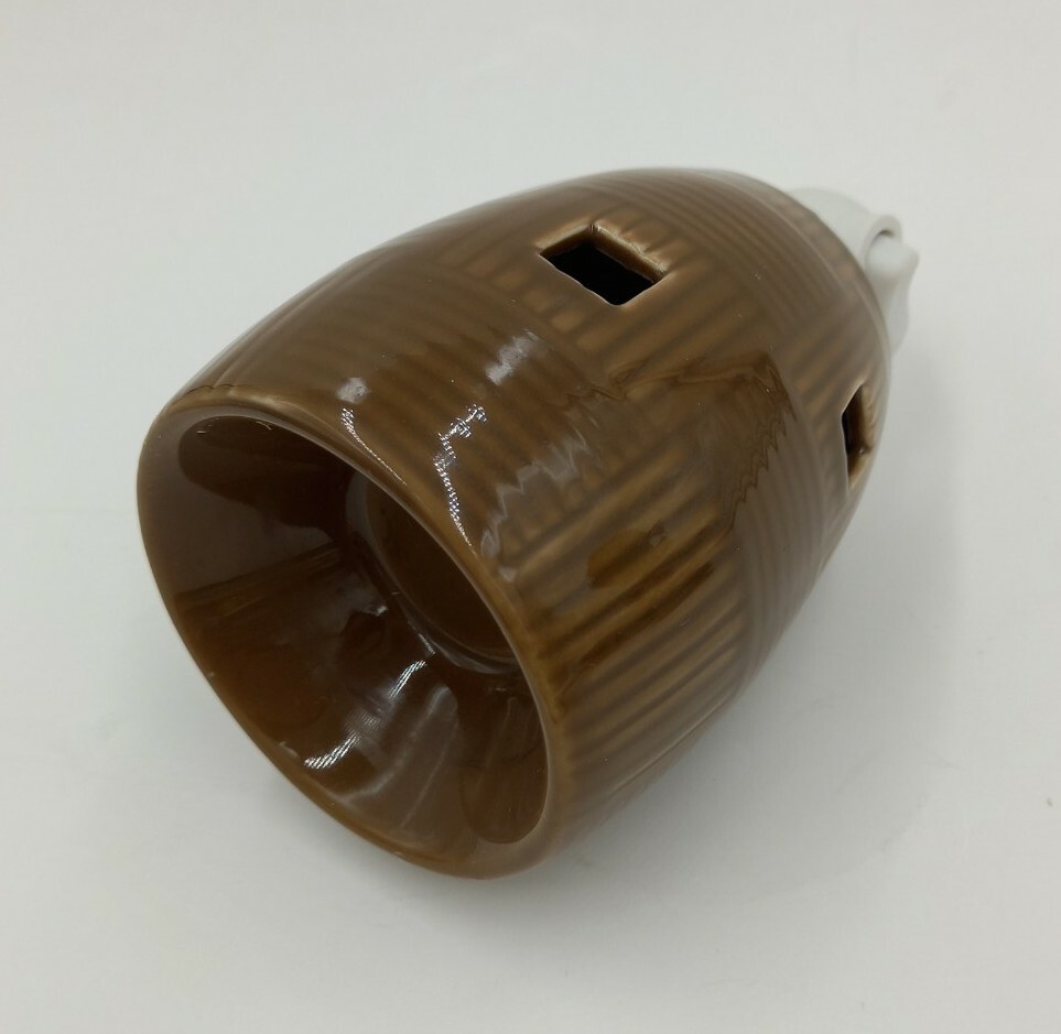 Scentsy Plug-In Warmer, Brown Weave, w/light bulb Pre-owned