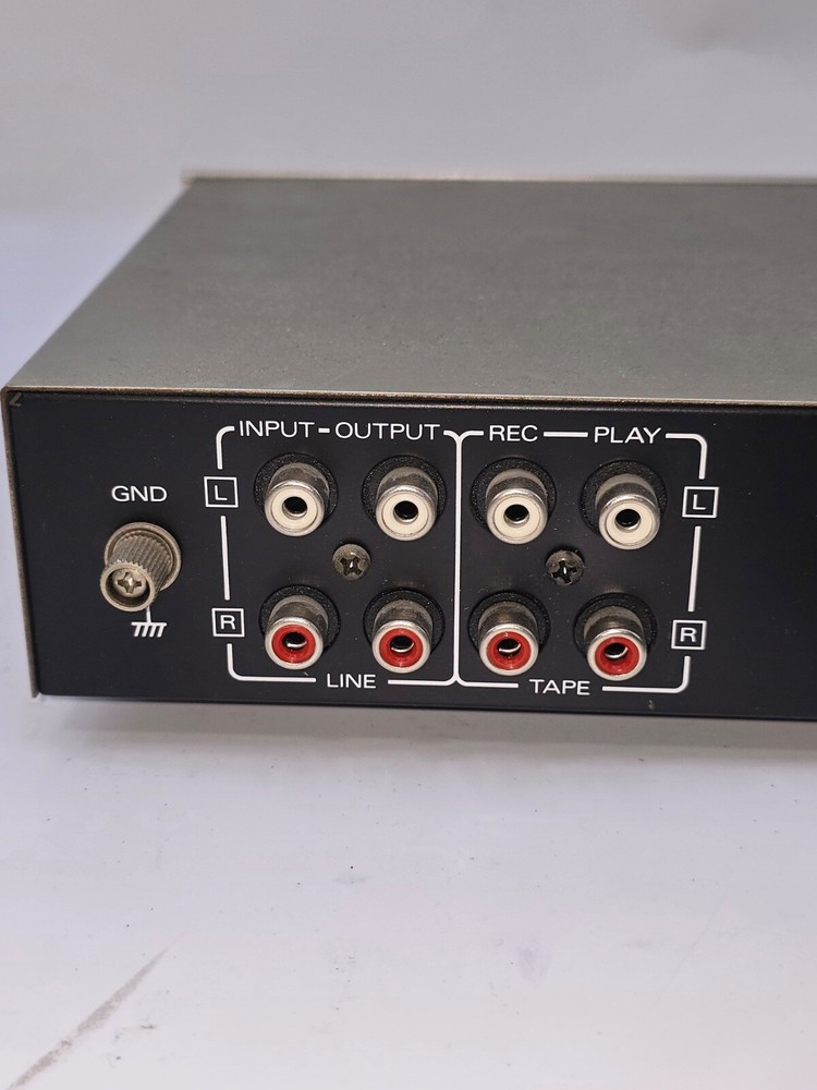 KENWOOD GRAPHIC EQUALIZER, MODEL GE-90, POWERS ON