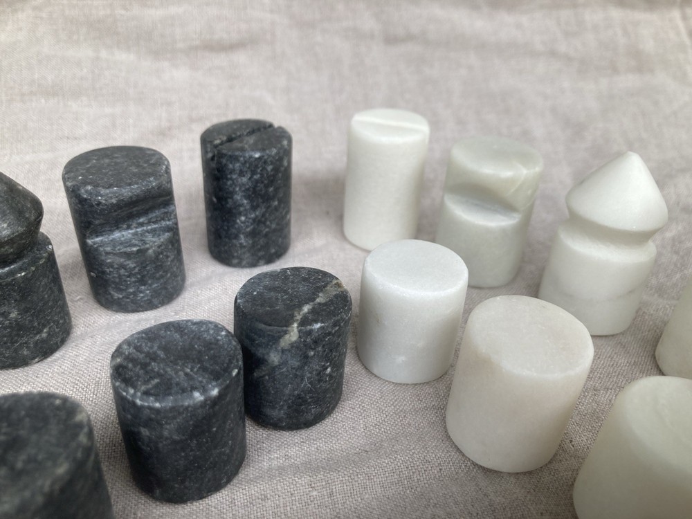 Solid Marble Chess Set Cylinder Shaped Black & White Pieces