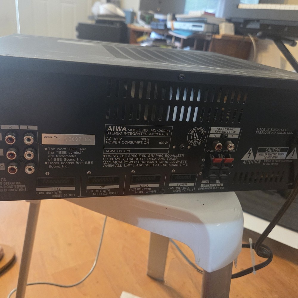 Aiwa MX D909U Amplifier- Powers On