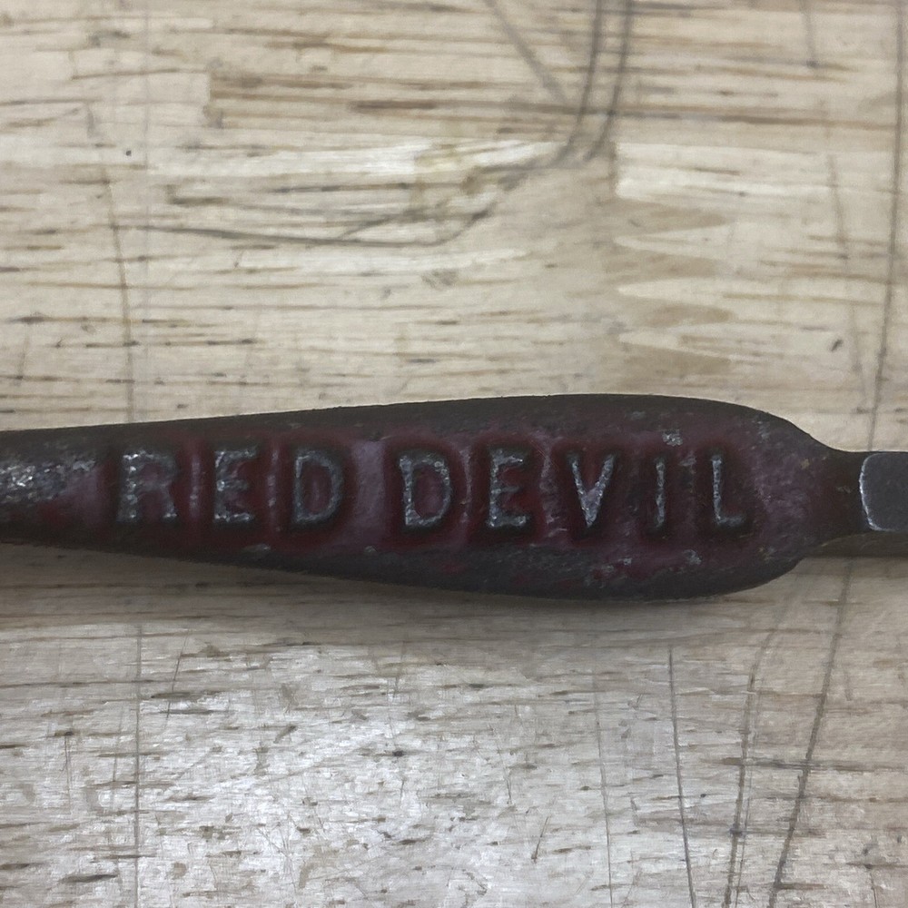 VINTAGE RED DEVIL GLASS CUTTER