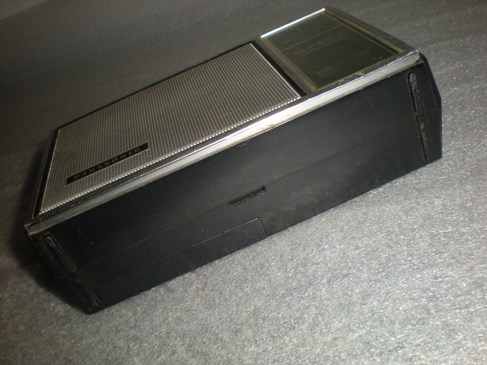 Vintage Panasonic Super 7 Solid State Transistor Radio R-1158
