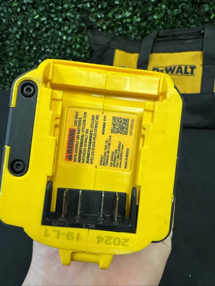 Dewalt DCF850,DWHT77100,22 Oz Hammer And Bag
