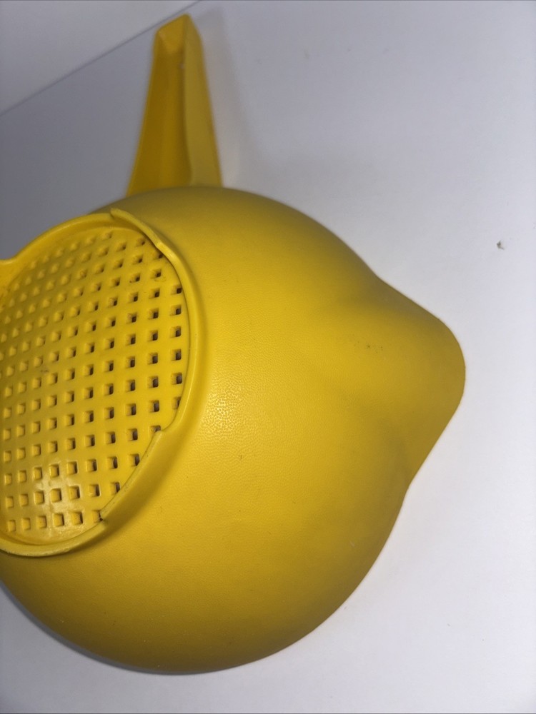 Vintage Tupperware 2 Quart Colander Strainer w/ Handle & 2 Pour Spouts Yellow