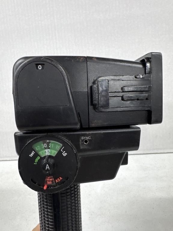 Sunpack Auto 522 Thyristor Handle Mount Camera Flash With Bracket Untested