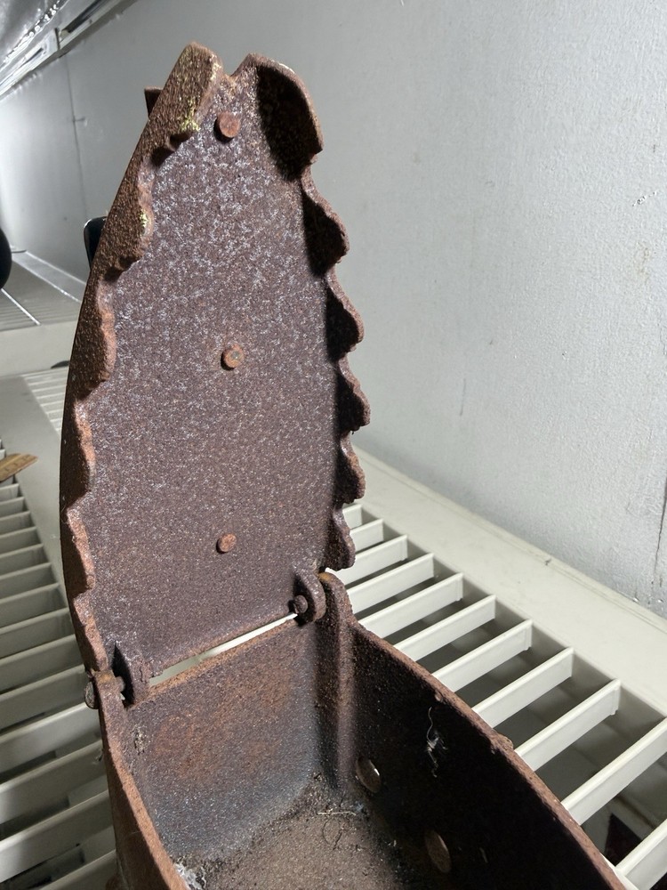 Antique Cast-Iron Charcoal Iron ￼