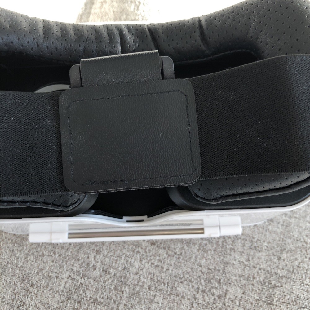 SHARPER IMAGE VR HEADSET WITH PAC MAN STICKERS