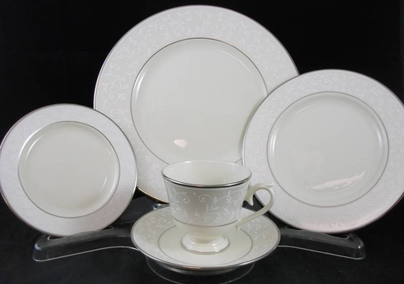 Lenox Pearl Innocence 5 Piece Place Setting
