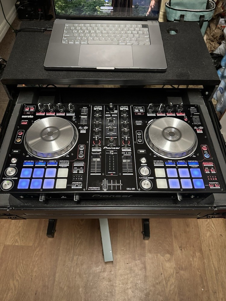 Pioneer DDJ-SR Digital DJ Controller with Case