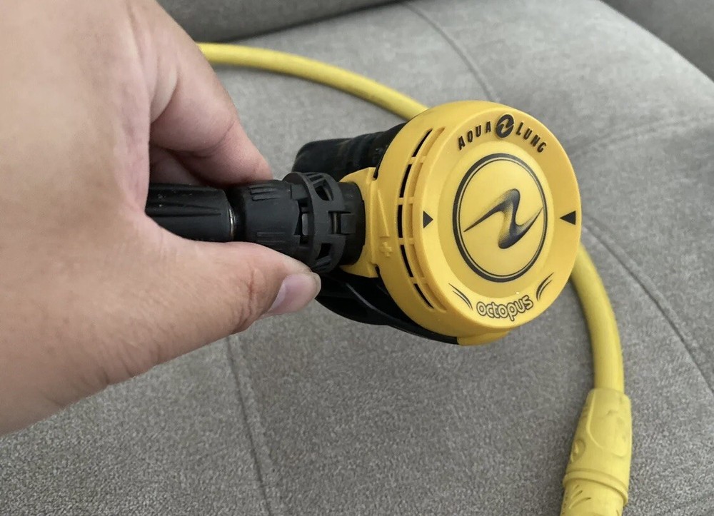 Aqualung titan scuba octopus