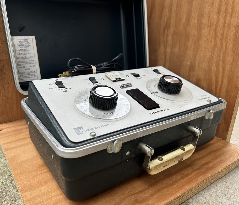 Tracor Rudmose Audiometer Hearing Testing RA-114 Powers On