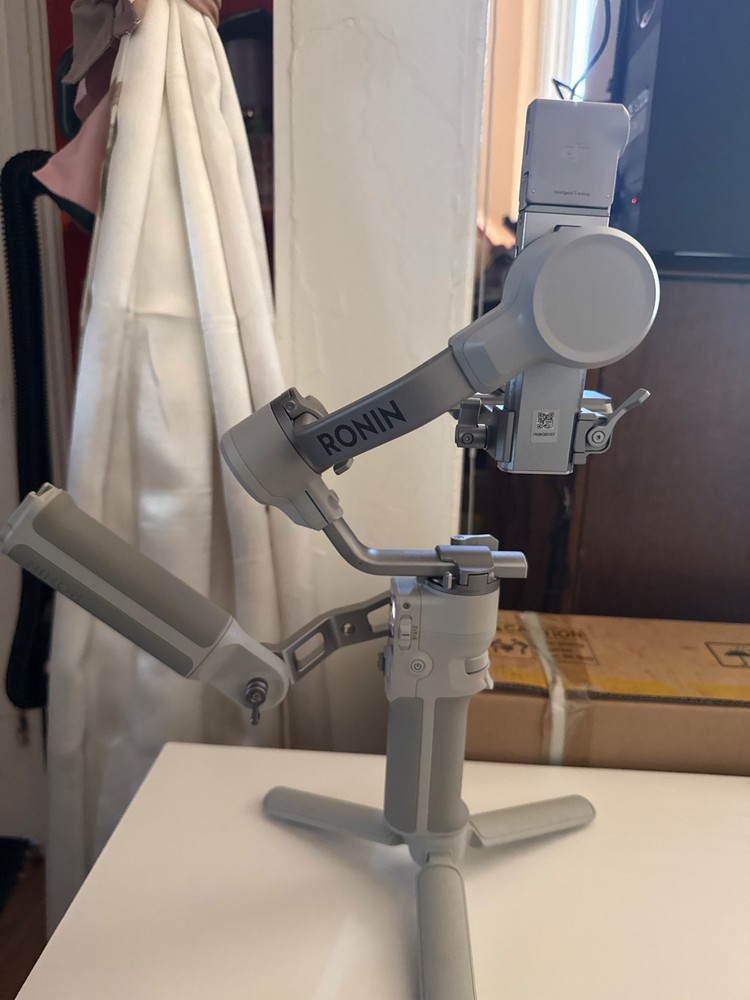 DJI RS 4 Mini Combo 3-Axis Gimbal Stabilizer - Unactivated