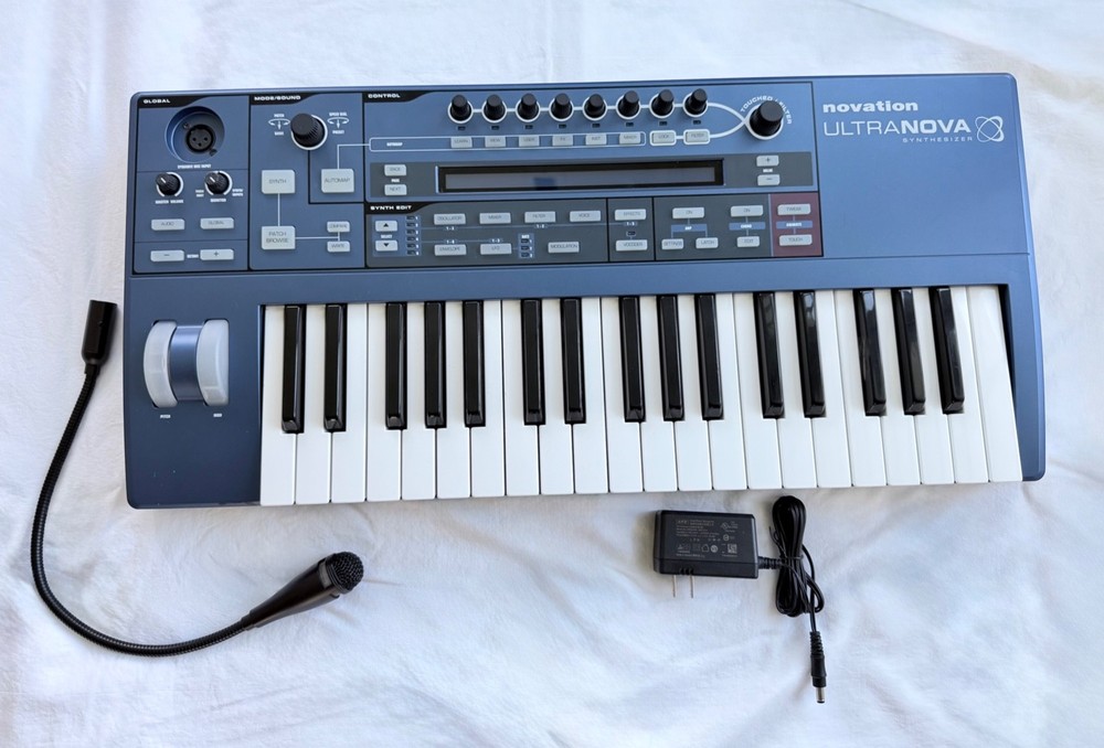 Novation UltraNova 37-Key Synthesizer- Vocoder Mic + Soft Case + USB – Excellent