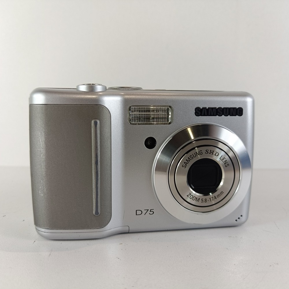 Samsung Digimax D75 7.2MP Digital Camera - Silver - Compact Digital Camera