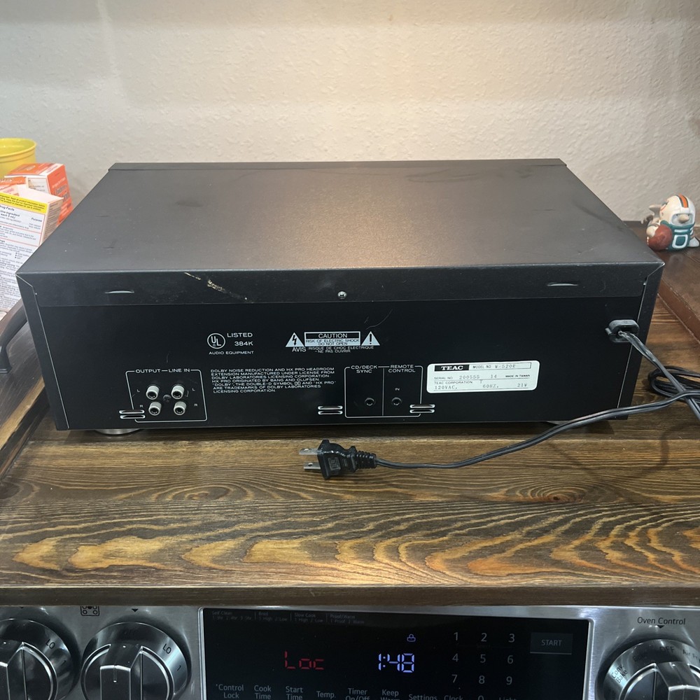 TEAC W-520R Dual Auto Reverse Cassette Deck (Powers On)