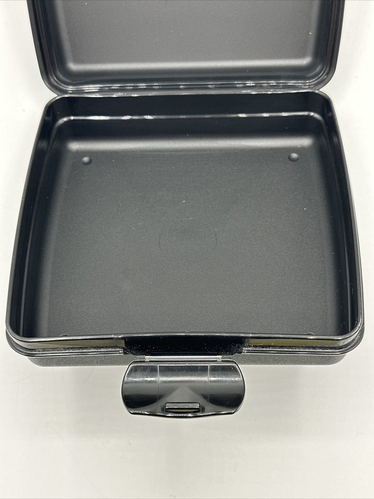 Tupperware Hello Kitty Bowtastic 2013 Sanrio Sandwich Keeper