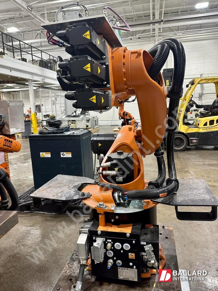 KUKA KR6-2 Robotic System w/ KRC4 Controller - 686087