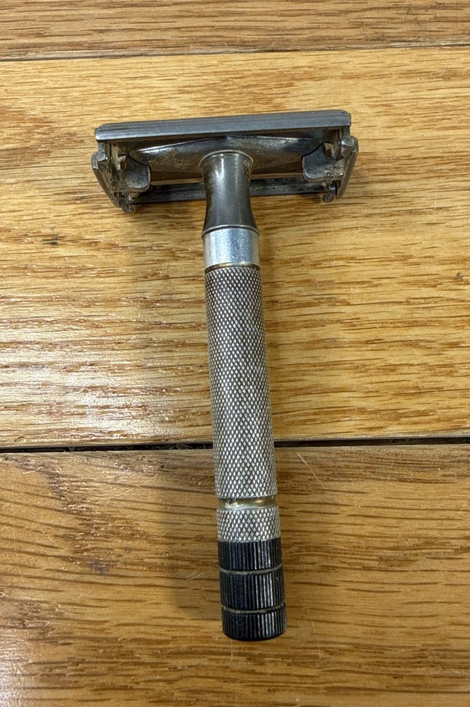 Vintage 1950’s Gillette Black Tip Safety Razor