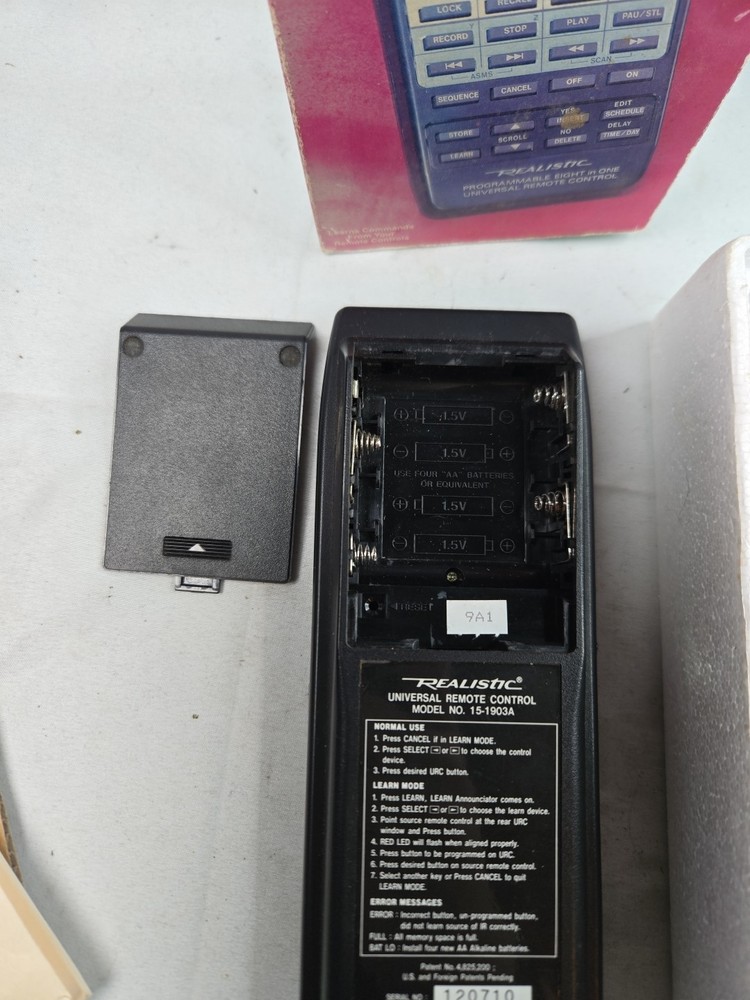 VINTAGE Realistic Programable 8-in-1 Universal Remote Control 15-1903A -Working!