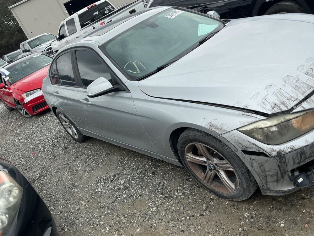 320I 2015 Glove Box 4982380