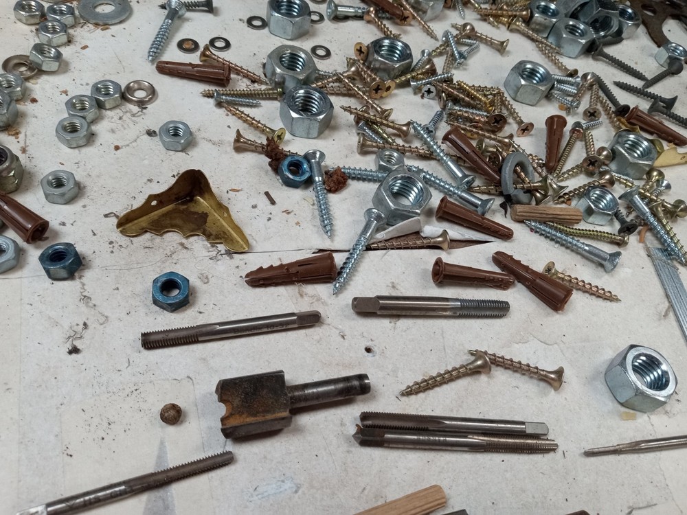 HUGE LOT MISCELLANEOS HARDWARE,ROUTER BITS,TAPPING BITS,NUTS, BOLTS,WASHERS ++++