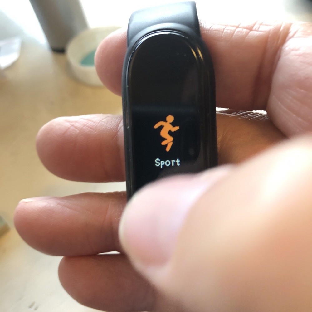 Smartwatch With Dedicated Charge Head