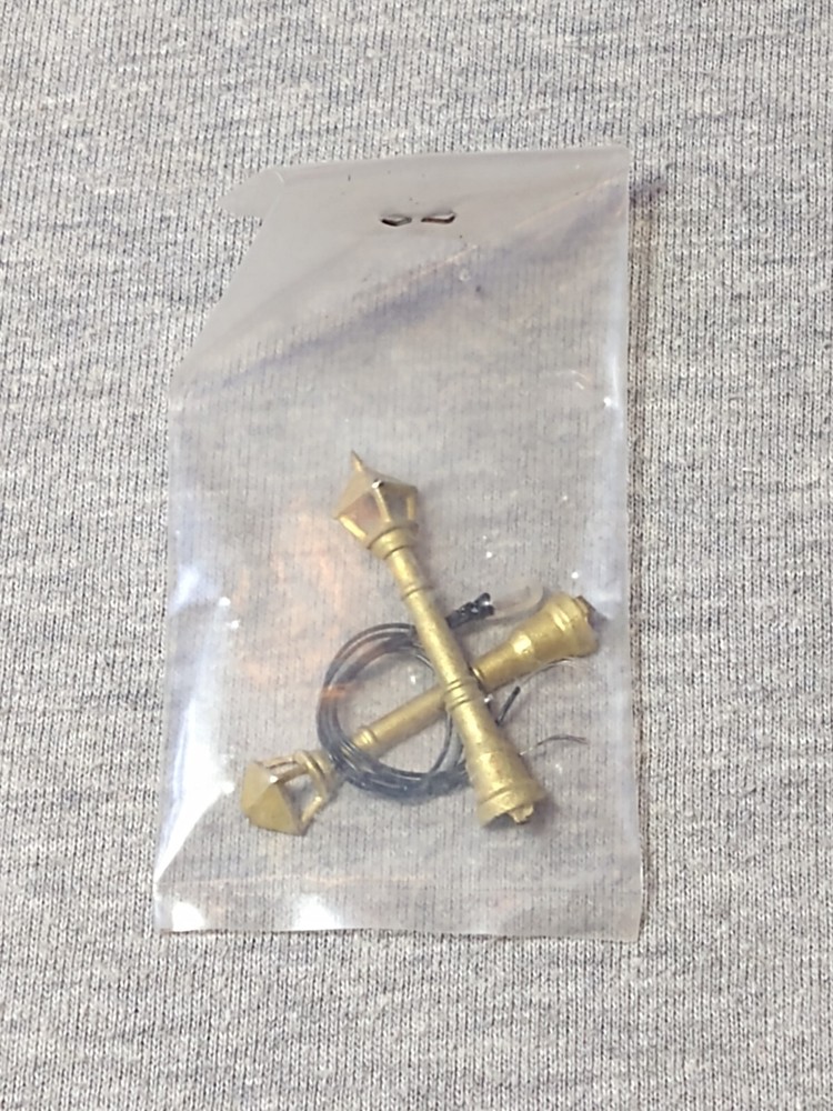 HO Scale Lighted Brass Street Lamp Post ~ TS