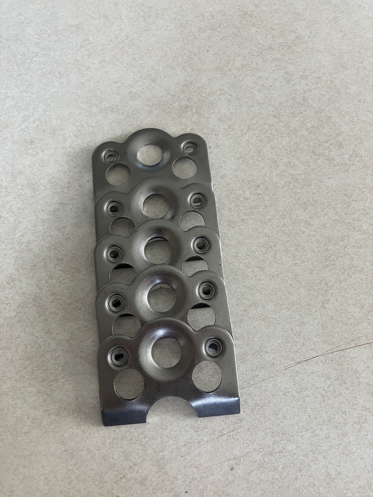 5 - 1/4 Quick Turn Dzus Plates .